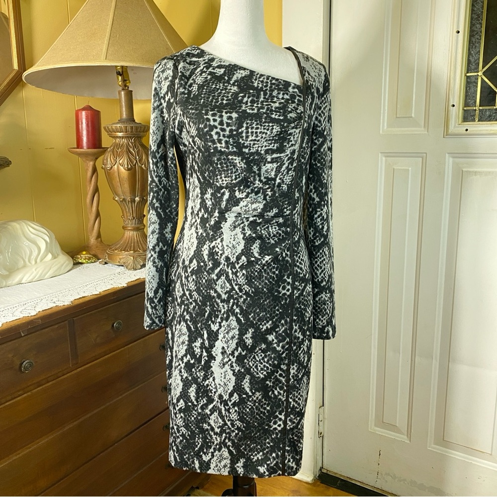 Kay Unger New York Play In Python Wiggle Gray Black Asymmetric Neck Dress Sz 12